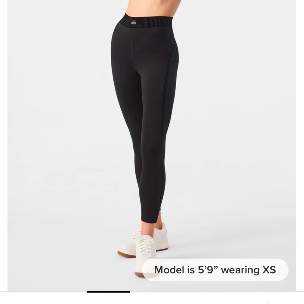 Black Alo Airlift High-Waist 7/8 Line Up Legging
Great condition, size medium.